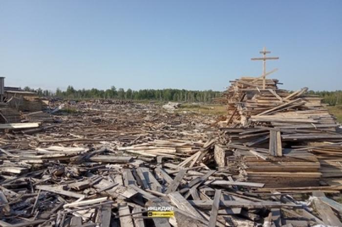 Сотрудники лесопилки соорудили могилу гибнущим лесам Сибири