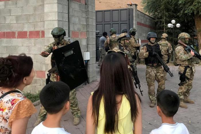 Сторонники Атамбаева обратили в бегство спецназ