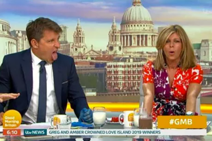 Телеведущие отведали самый острый перец в прямом эфире и заплакали