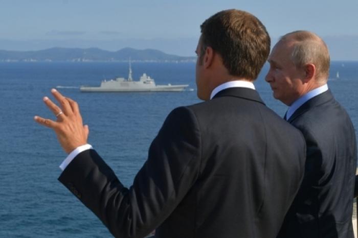 Украинцы возмутились постом Макрона на русском языке