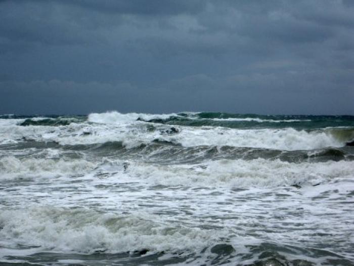 В Грузии из-за шторма запретили купаться в Черном море