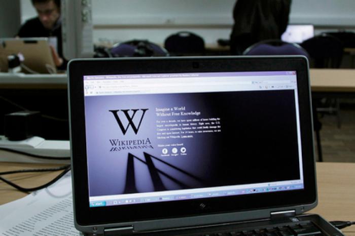 «Википедия» отказалась ссылаться на РИА ФАН и другие сайты «фабрики троллей»