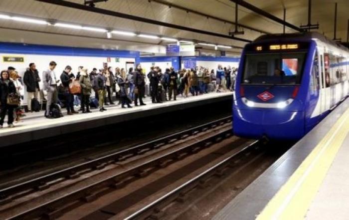В Испании задержали мужчину за съемку сотен пассажирок метро