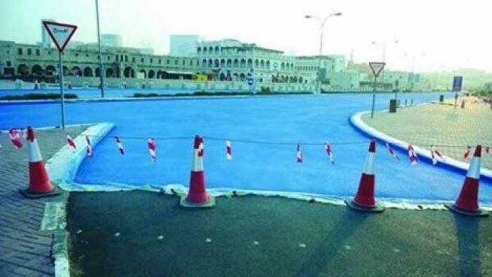 В Катаре начали красить дороги в голубой цвет для борьбы с жарой