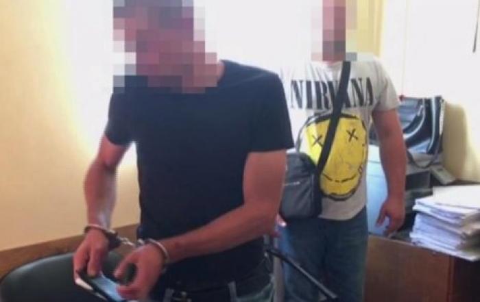 В Одессе мужчина после неудачной попытки обокрасть бывшую жену сбросил ее с балкона