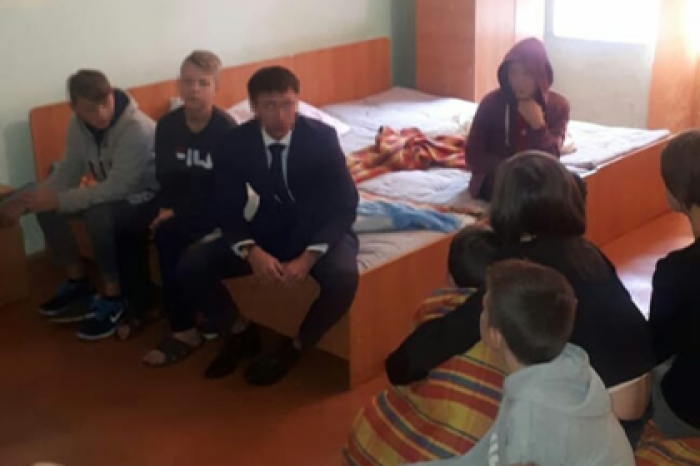 В России дюжина приемных детей пожаловалась на морившую их голодом опекуншу