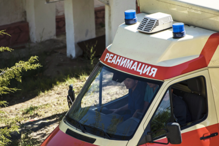 Выписанная из больницы россиянка умерла на скамейке у клиники