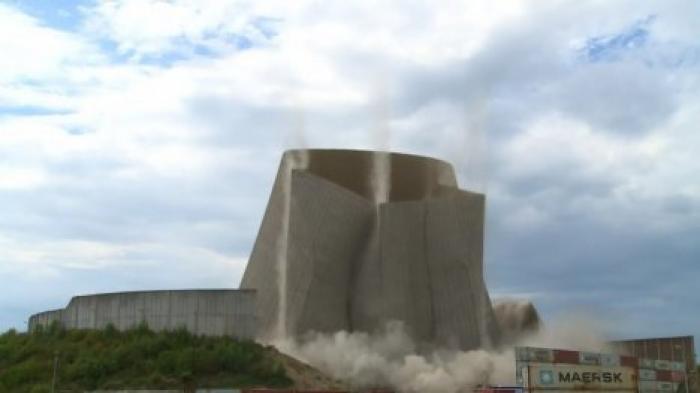 Взрыв башни немецкой АЭС попал на видео