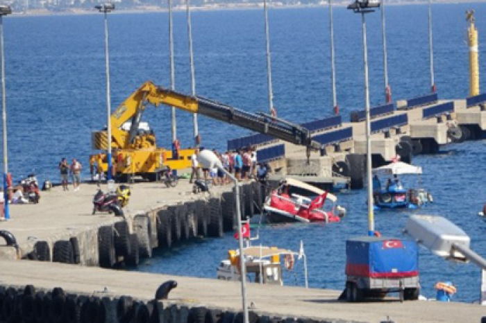 Яхту с российскими туристами на борту затопило в Турции