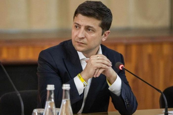 Зеленский повесил многомиллионный ремонт дороги на случайного депутата