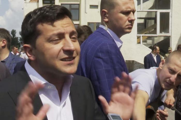 Зеленский предложил показать заявления об отставке всей своей команды