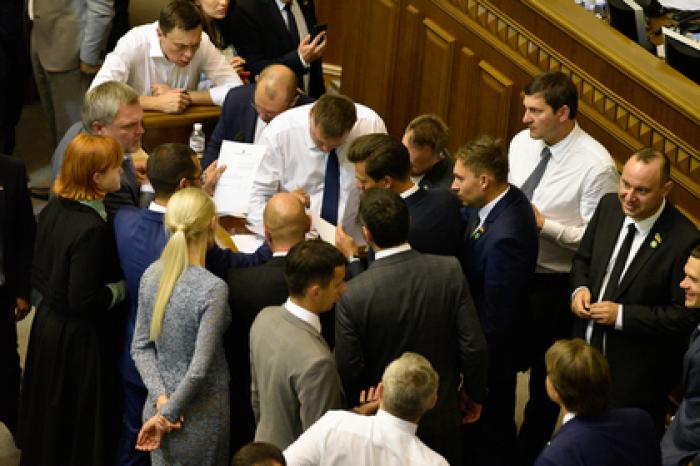 Зеленский предложил запретить отпускать под залог подозреваемых в коррупции