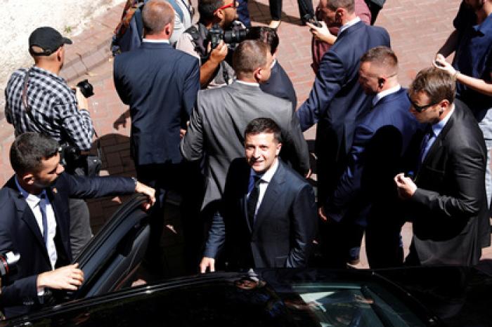 Зеленский рассмотрит петицию об отмене финансирования партий из бюджета