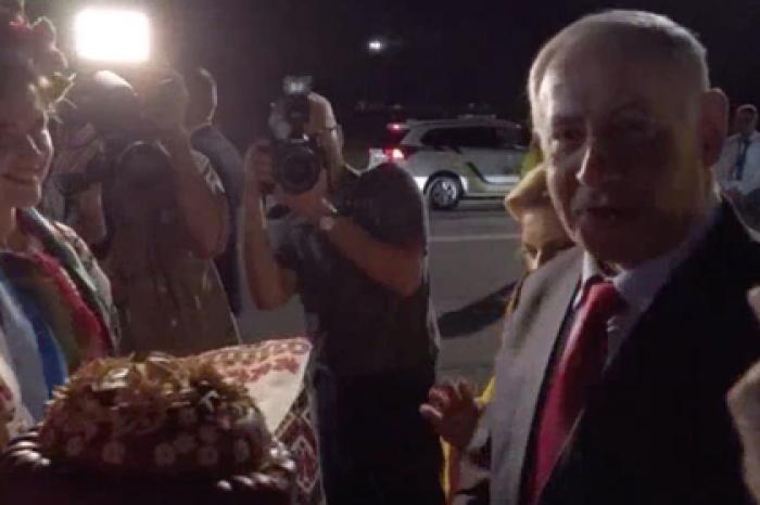 Жену Нетаньяху потребовали записать во враги Украины за брошенный каравай