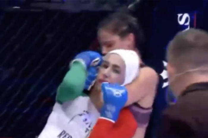 Боец MMA задушила соперницу до потери сознания