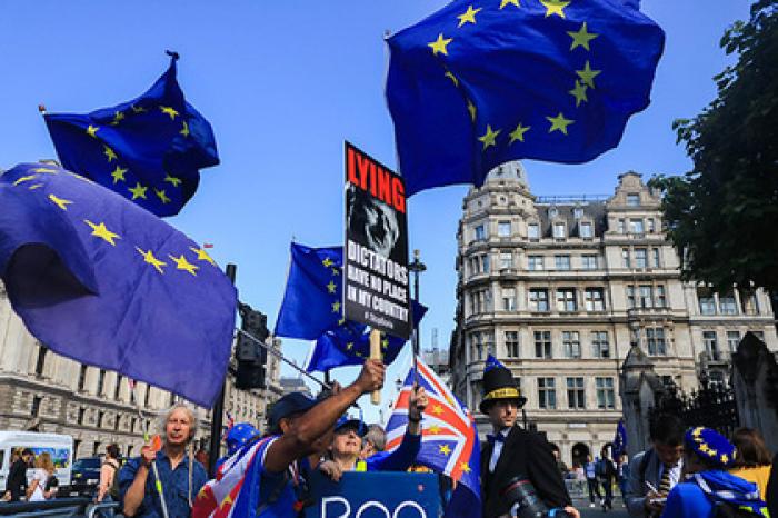 Британию уговорили на Brexit по согласию