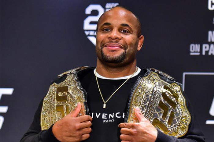 Бывший чемпион UFC Кормье анонсировал последний бой в карьере