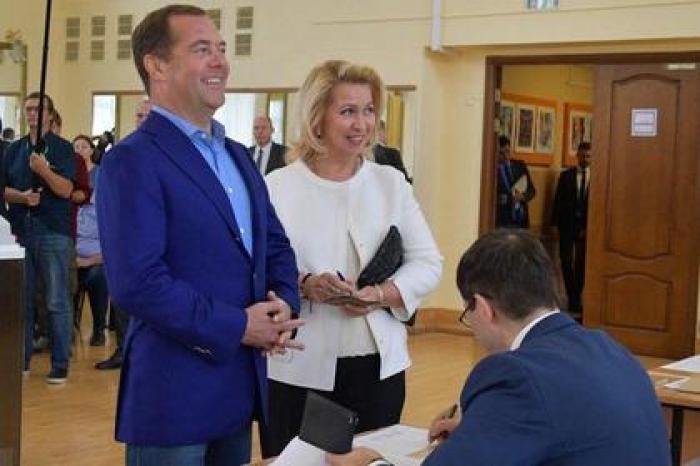 Дмитрий Медведев с супругой проголосовали на выборах в Мосгордуму