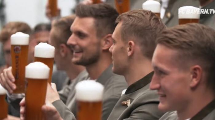 Футболисты мюнхенской "Баварии" с нетерпением ждут пивной фестиваль "Октоберфест"