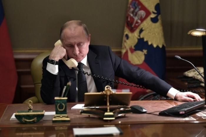 Кремль отреагировал на сообщения о тайном толстом телефоне Путина