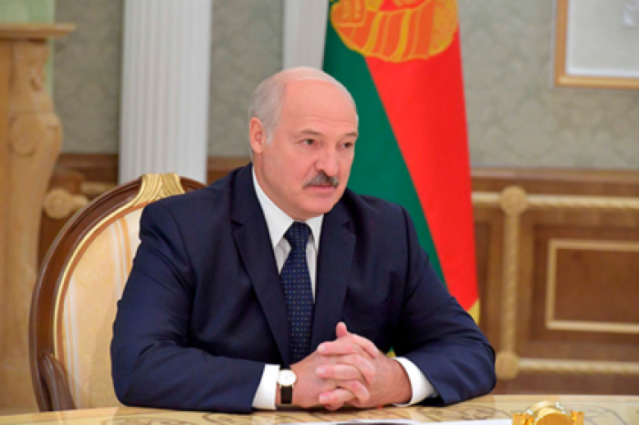Лукашенко защитил обматерившую школьника учительницу и наорал на чиновников