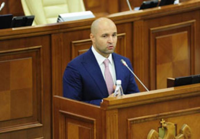 PARLAMENTUL L-A LIPSIT DE IMUNITATE PE DEPUTATUL DEMOCRAT VLADIMIR CEBOTARI