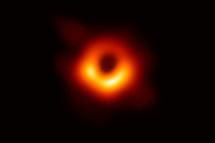 Первый снимок черной дыры получил «научный Оскар»