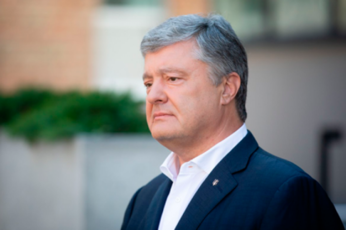 Порошенко сбежал от допроса за границу