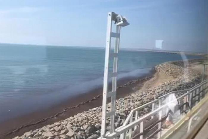 Появилось видео поездки в дизельном поезде по Крымскому мосту