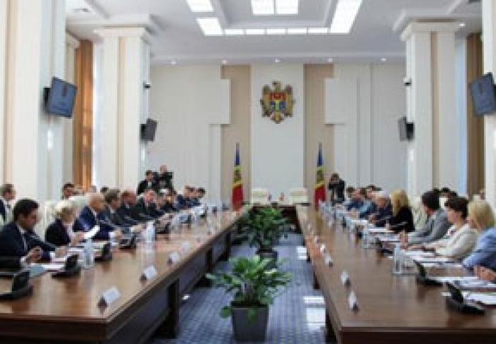 PREŞEDINTELE SALUTĂ SEMNAREA PROTOCOLULUI ŞEDINŢEI COMISIEI INTERGUVERNAMENTALE MOLDO-RUSE