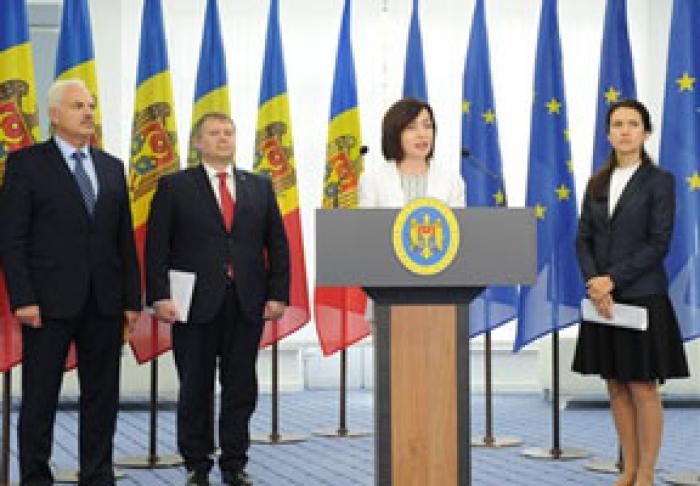 PREMIERUL CONSIDERĂ CĂ, ÎN 100 DE ZILE, GUVERNUL A REUŞIT SĂ IASĂ DIN FURTUNĂ