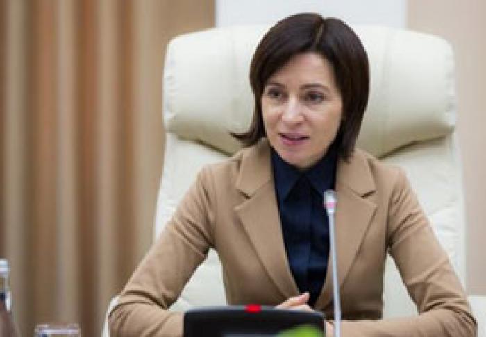 PREMIERUL I-A DECERNAT DIPLOMA DE ONOARE INSPECTORULUI DATORITĂ CĂRUIA LOCATARII BLOCULUI AVARIAT DE LA OTACI AU FOST EVACUAŢI