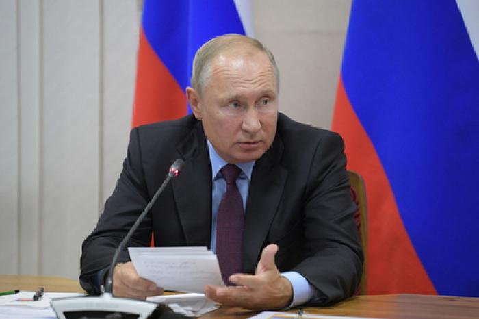 Путин обвинил в некомпетентности мэра подтопленного российского города