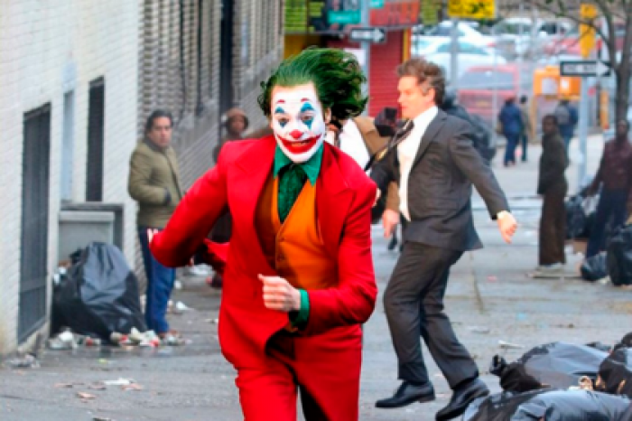 Режиссер пожаловался на странное поведение Хоакина Феникса на съемках «Джокера»