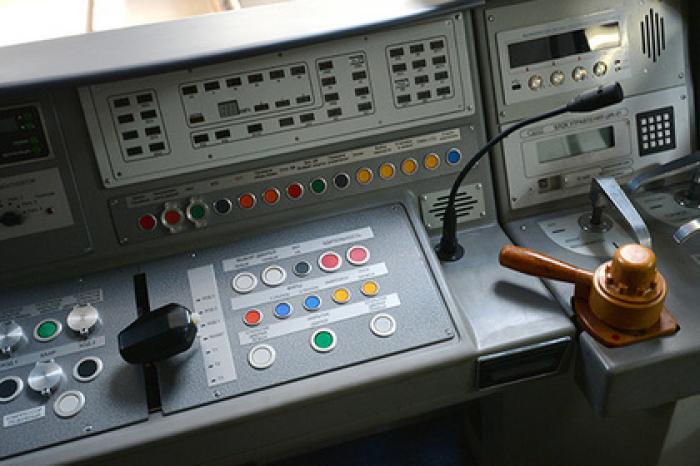 Россиянок допустят до работы машиниста поезда в московском метро
