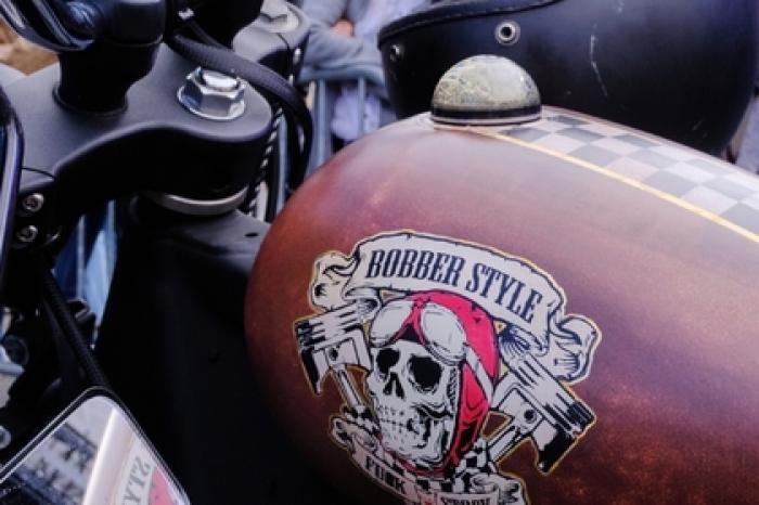 Российский губернатор приехал на выборы на Harley-Davidson