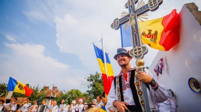 Сотни человек посетили Фестиваль румынской культуры в комплексе "Ватра"