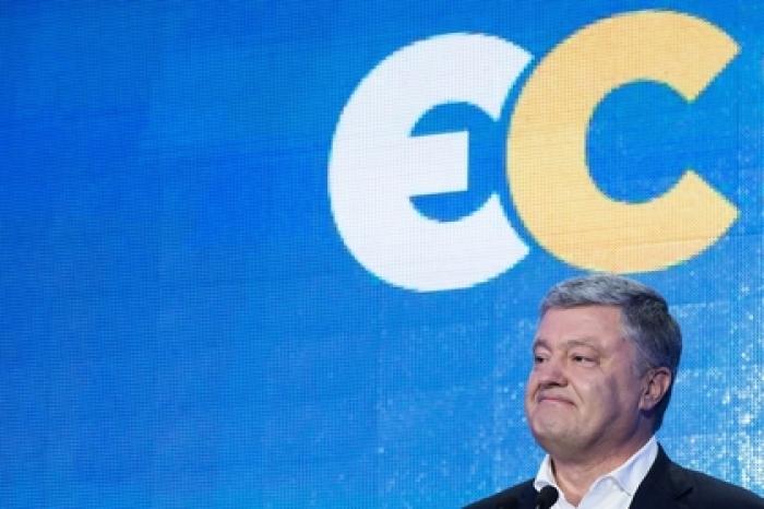 Трамп показал Порошенко в видео о коррупции