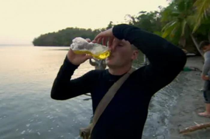 Участник шоу про выживание просто так хлебнул мочи и вызвал у людей отвращение
