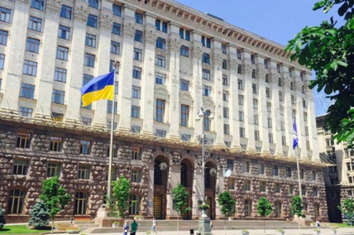 Украинскому депутату пробили голову кирпичом