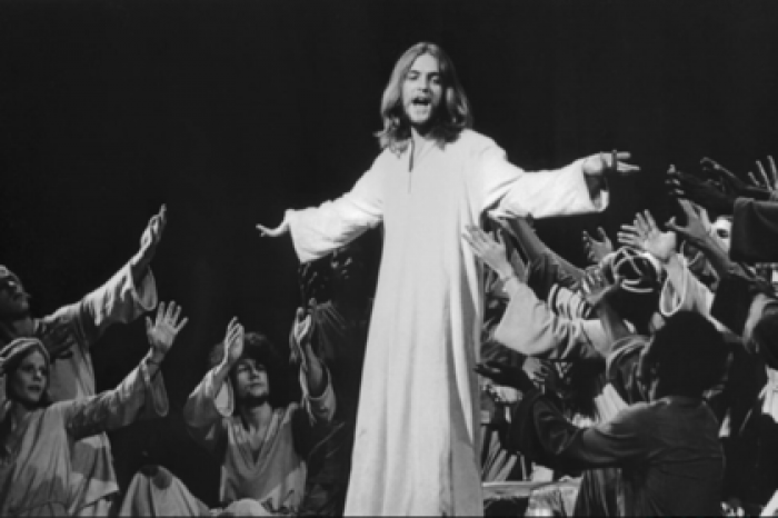 Умер исполнитель главной роли в мюзикле «Иисус Христос — суперзвезда»