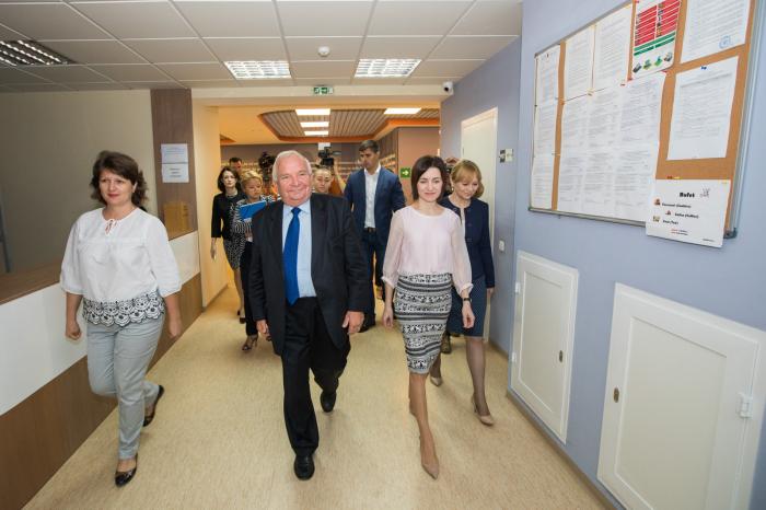 Vizită la Centrul Universitar de Simulare în Instruirea Medicală. Joseph Daul, Președintele PPE, către Premierul Maia Sandu: „Vom relua finanțările care au fost oprite către Moldova, veniți cu idei de proiecte și noi le vom finanța”