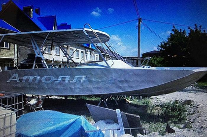 Владелец затонувшего под Туапсе катера с людьми скрылся