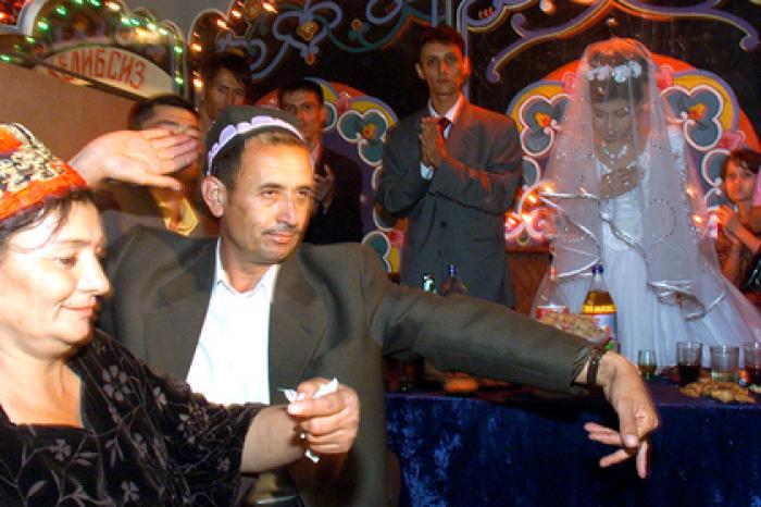 Власти Узбекистана решили урегулировать свадьбы