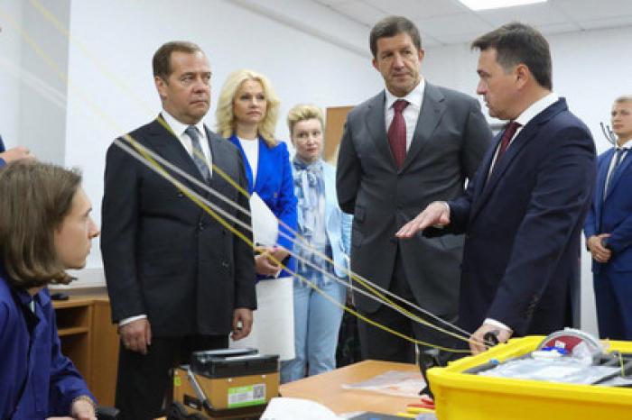 Воробьев показал Медведеву первый профильный IT-колледж