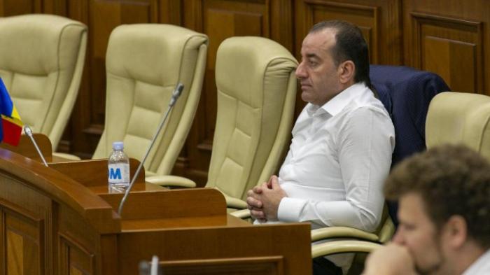 В парламенте обсуждают вопрос снятия иммунитета с очередного депутата партии "Шор"