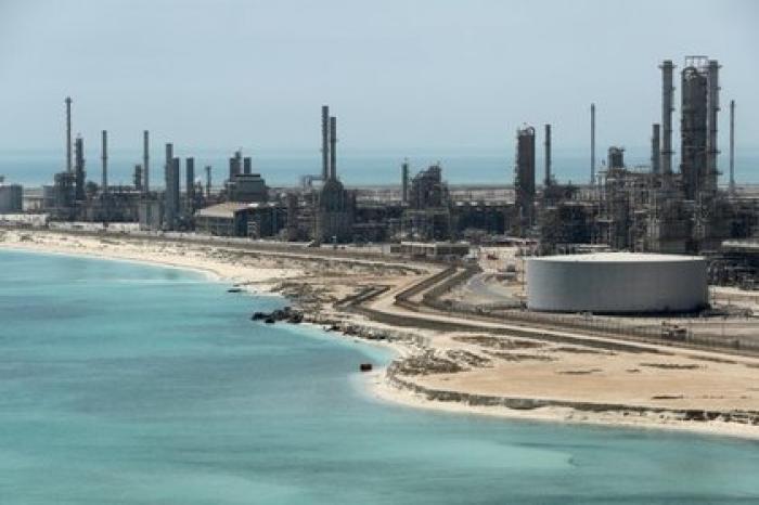 Загорелся один из крупнейших в мире нефтеперерабатывающих заводов