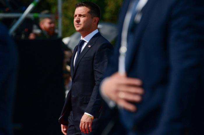 Зеленского призвали быть проще и льстить на переговорах с Трампом