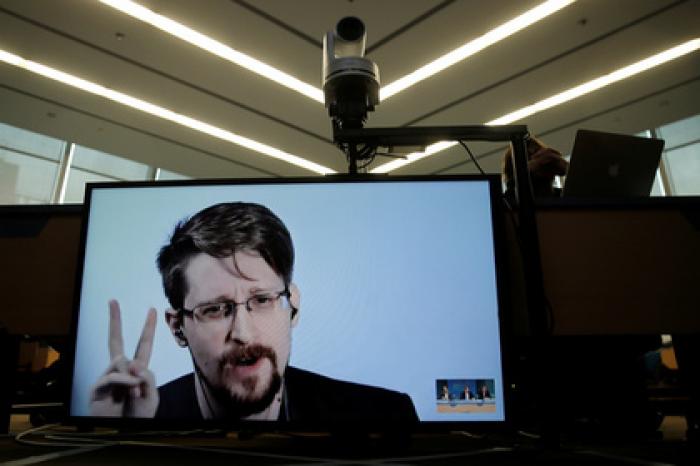 Желание Сноудена покинуть Россию объяснили