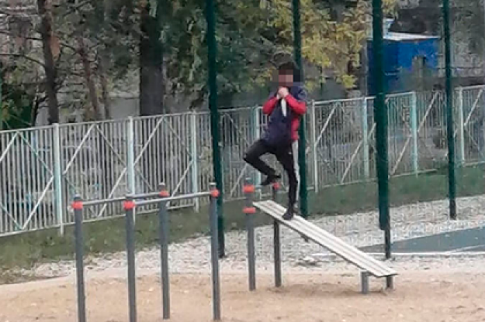18-летний россиянин пришел на территорию школы с ножом